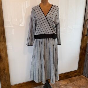 Robbie Bee Elegant Black and White Long Sleeve Dress